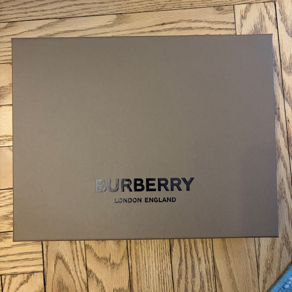 Large Burberry scarf box